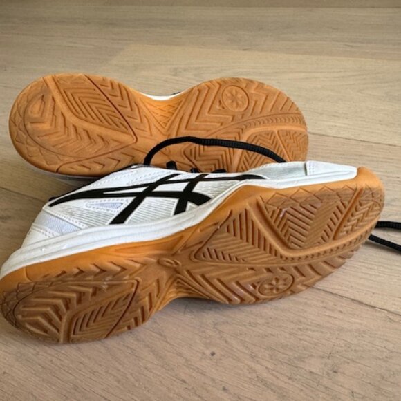 ASICS Upcourt 5 Volleyball Shoes - Picture 2 of 4